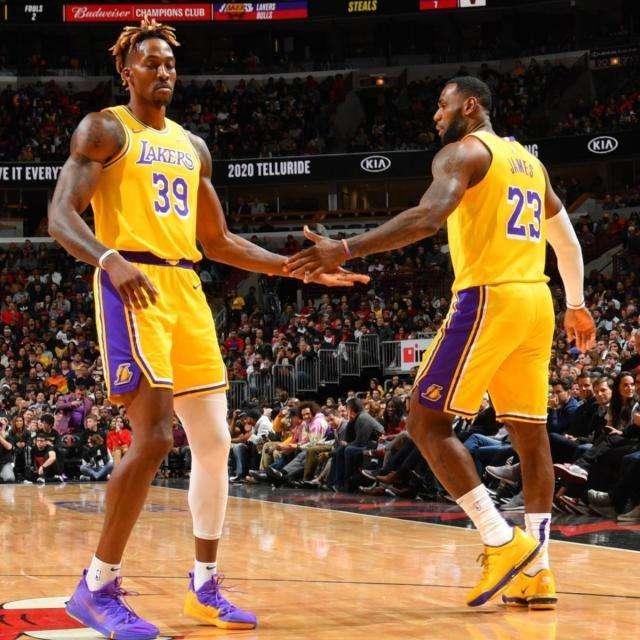 在半空将球 在半空将球