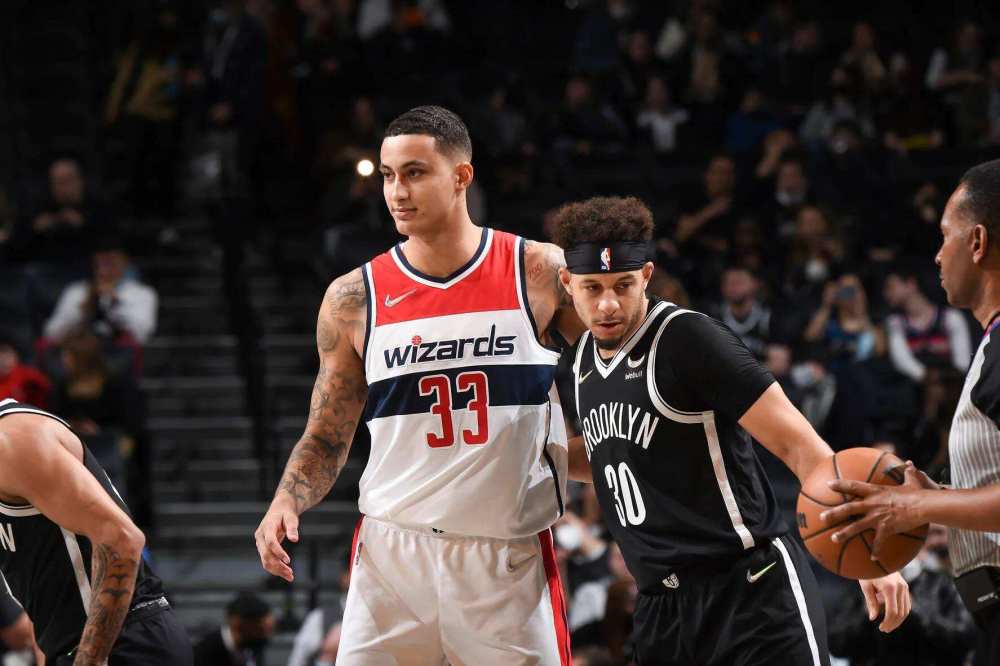 也在更衣室 也在更衣室